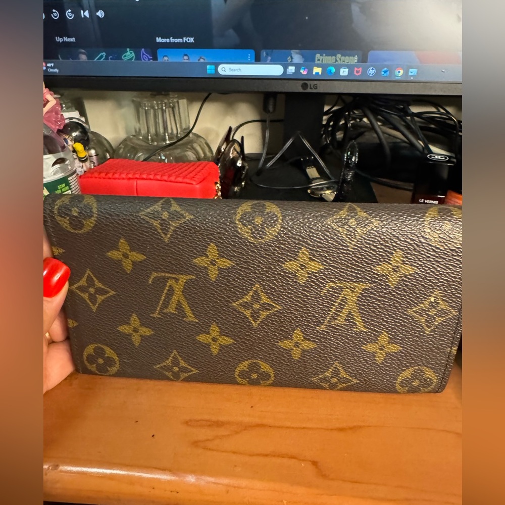 Louis Vuitton Black and Gold Monogram Wallet - Picture 4 of 11
